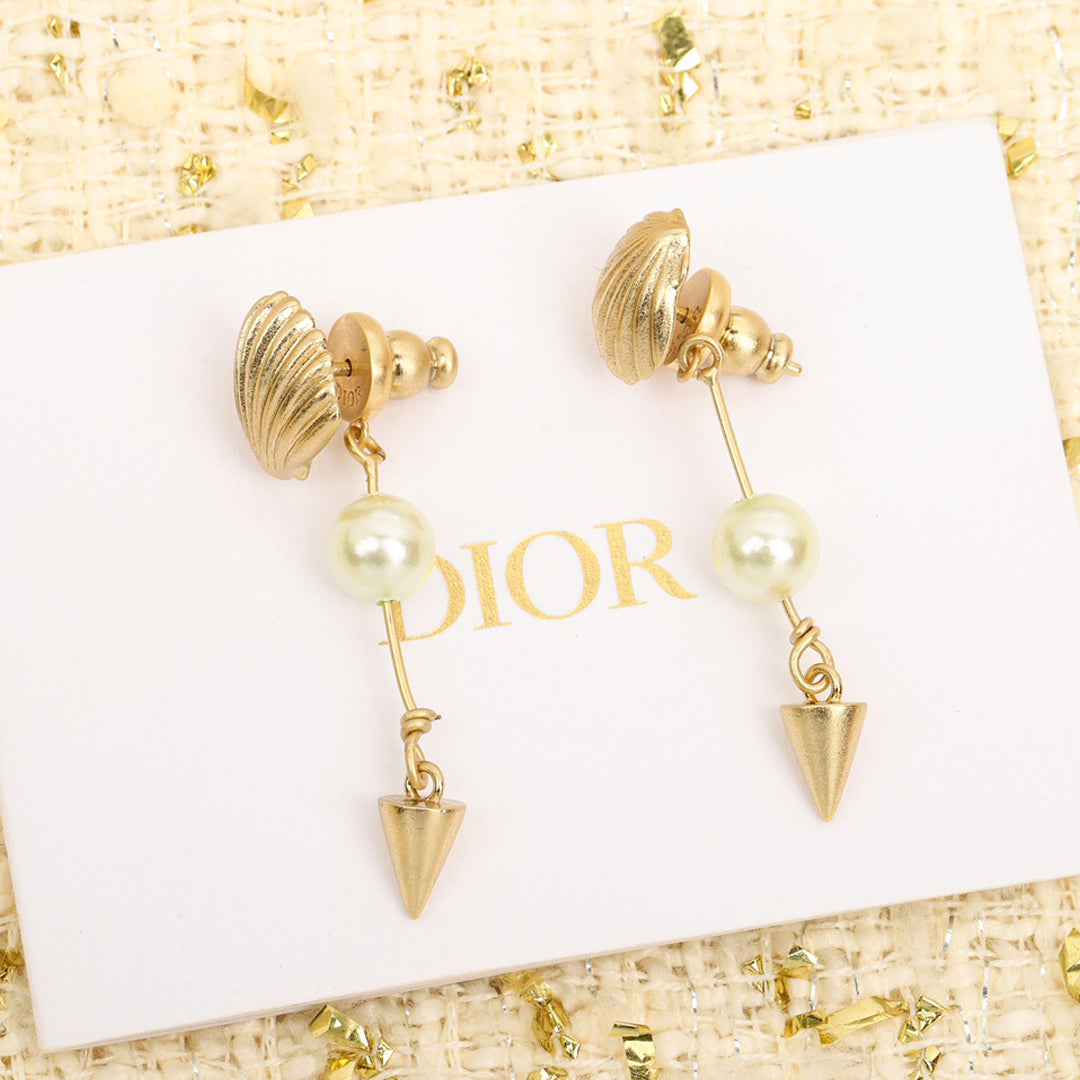Dior Pearl Pendant 18K Gold Earrings product image 1, provided for visual reference and product detail review