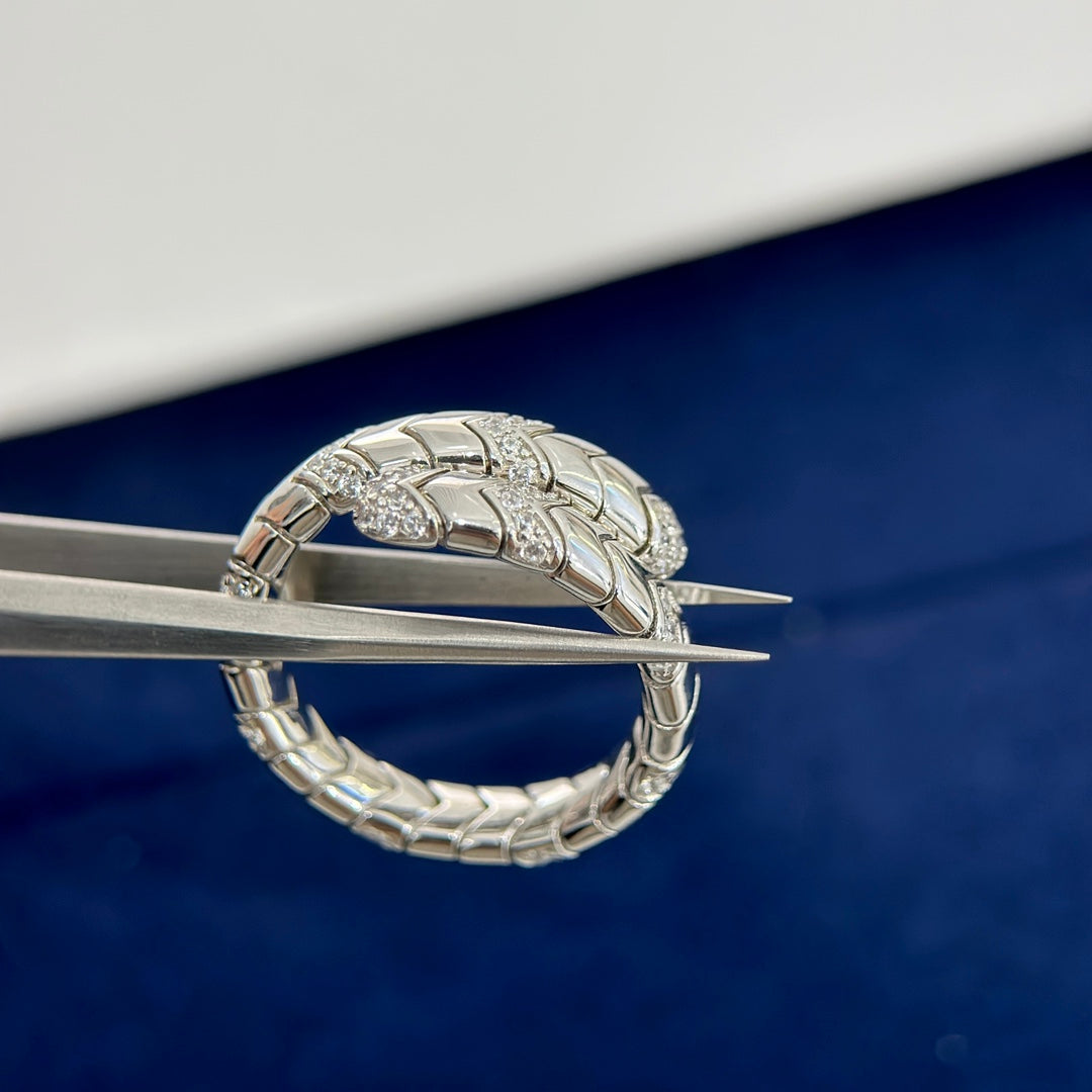 Bvlgari Serpenti Viper Pave Diamond 18K Gold Ring product image 2, provided for visual reference and product detail review