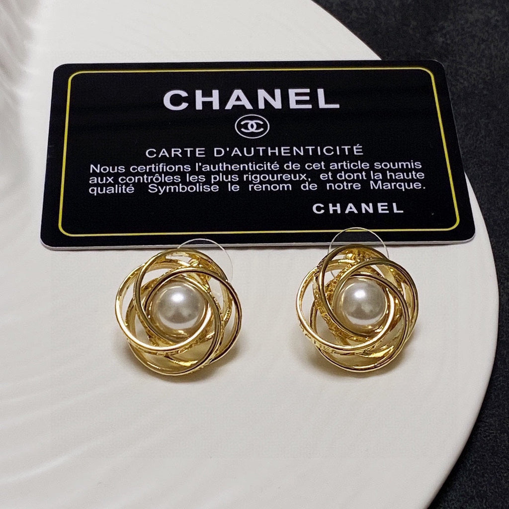 Chanel Pearl 18K Gold Earrings product image 3, provided for visual reference and product detail review
