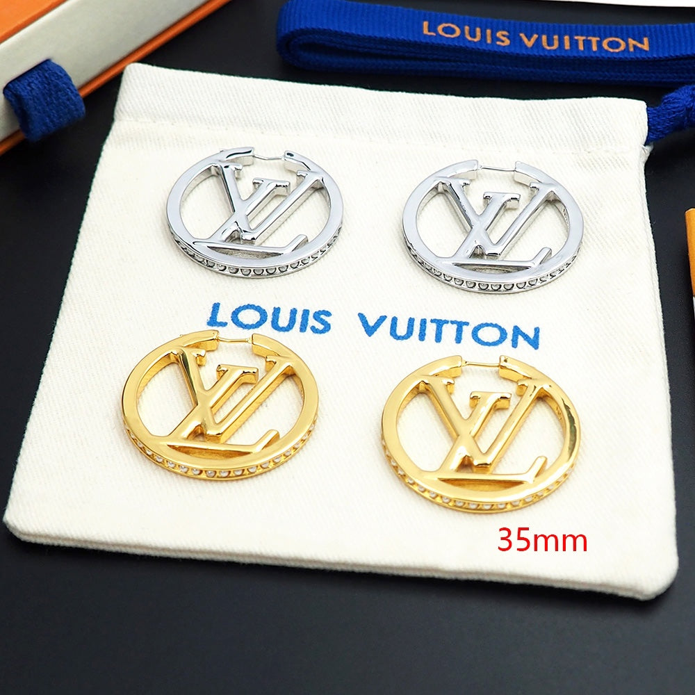 Louis Vuitton Louise Pearls 18K Gold Earrings product image 7, provided for visual reference and product detail review