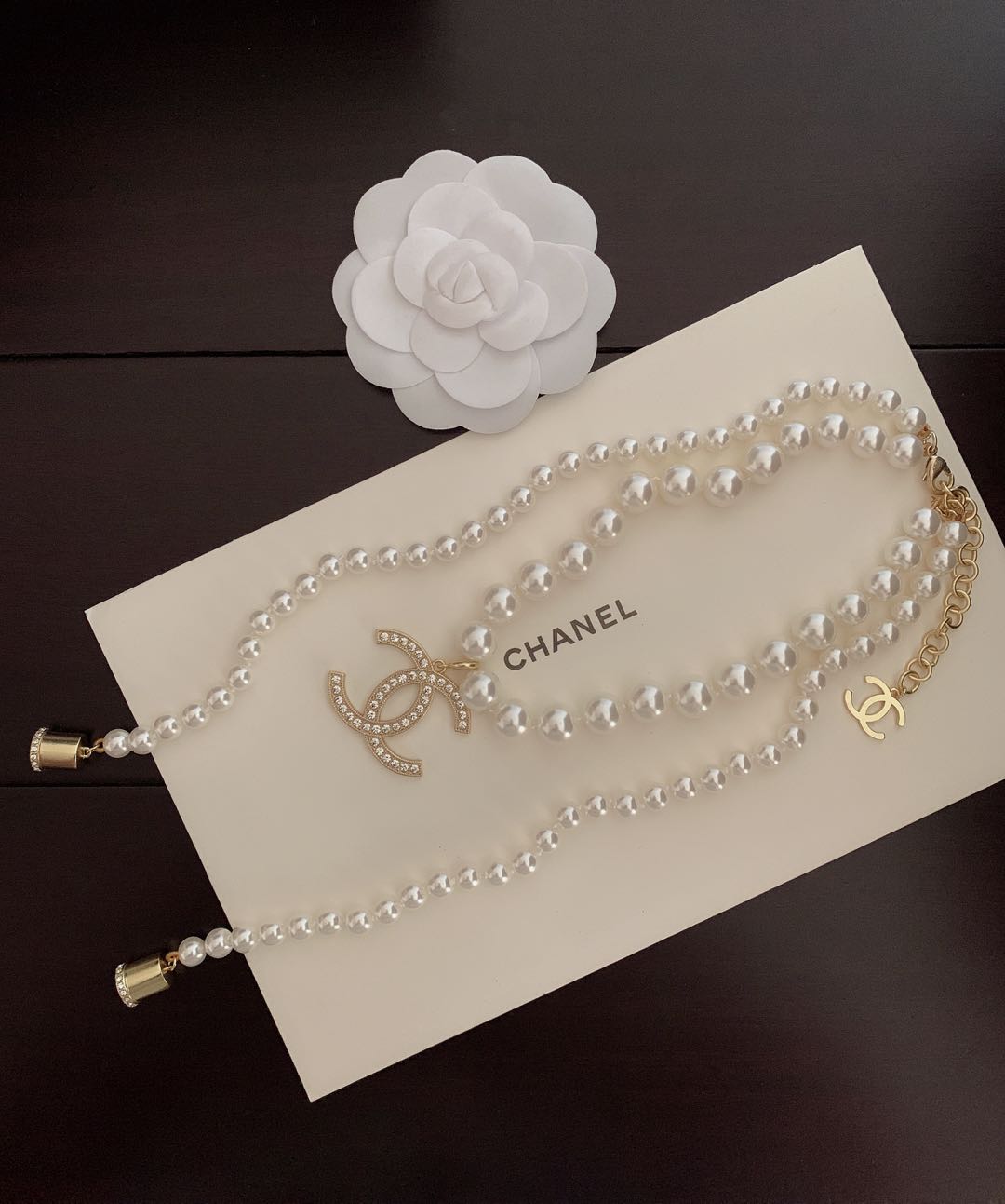 Chanel Pearls Long 18K Gold Necklace product image 3, provided for visual reference and product detail review