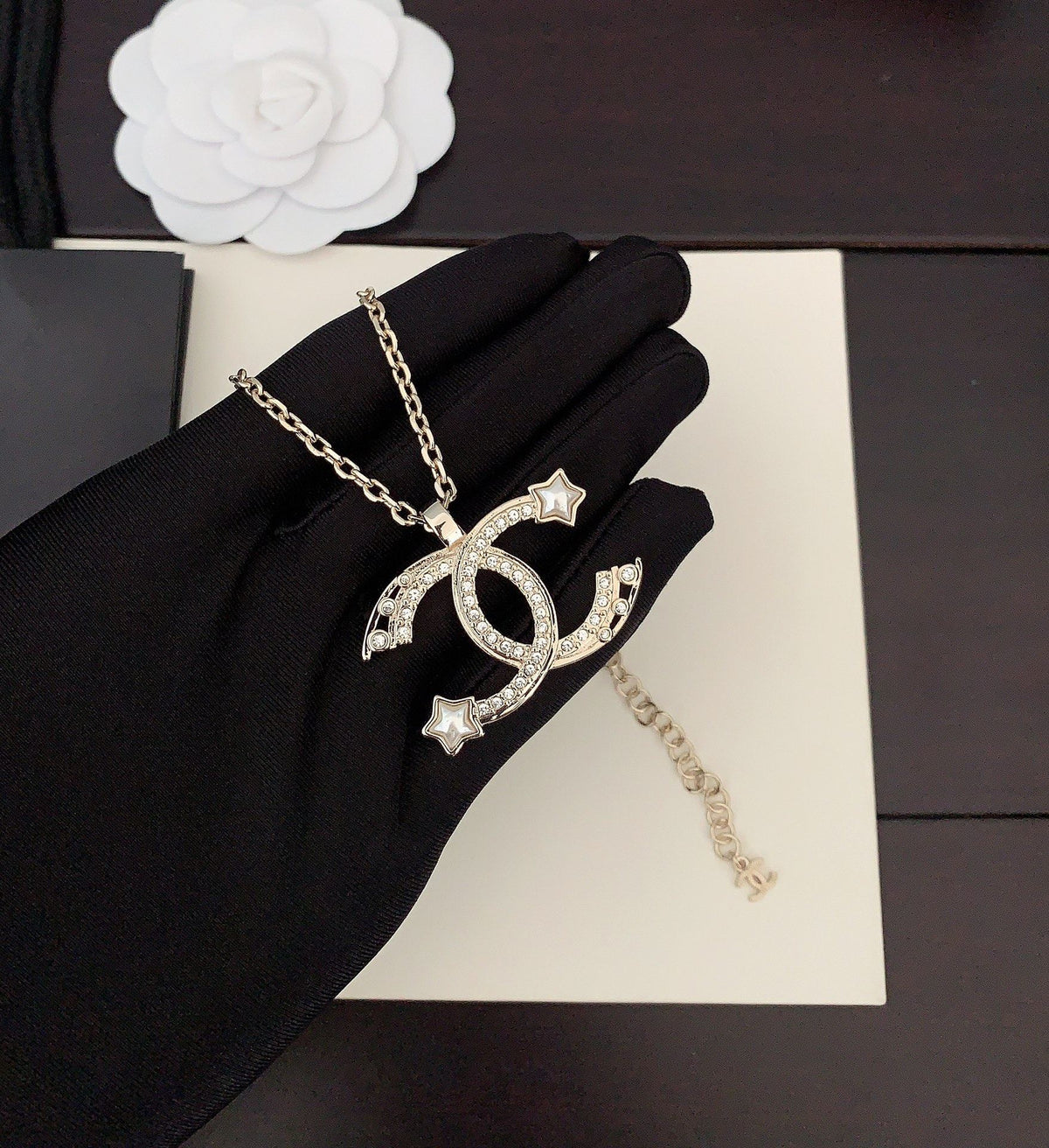 Chanel Star Choker 18K Gold Necklace product image 6, provided for visual reference and product detail review