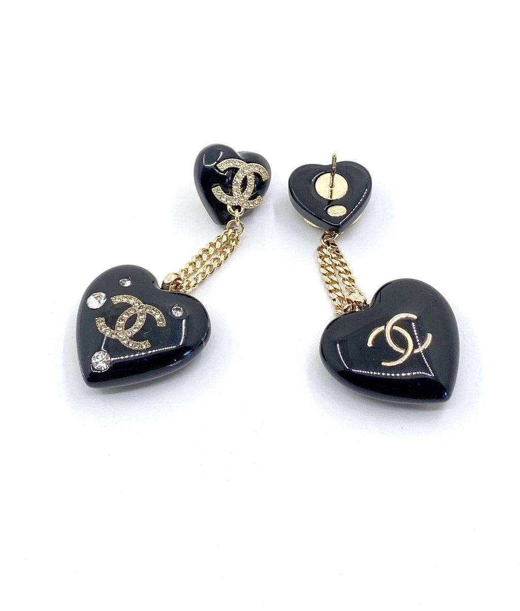 Chanel Heart Pendant 18K Gold Earrings product image 3, provided for visual reference and product detail review