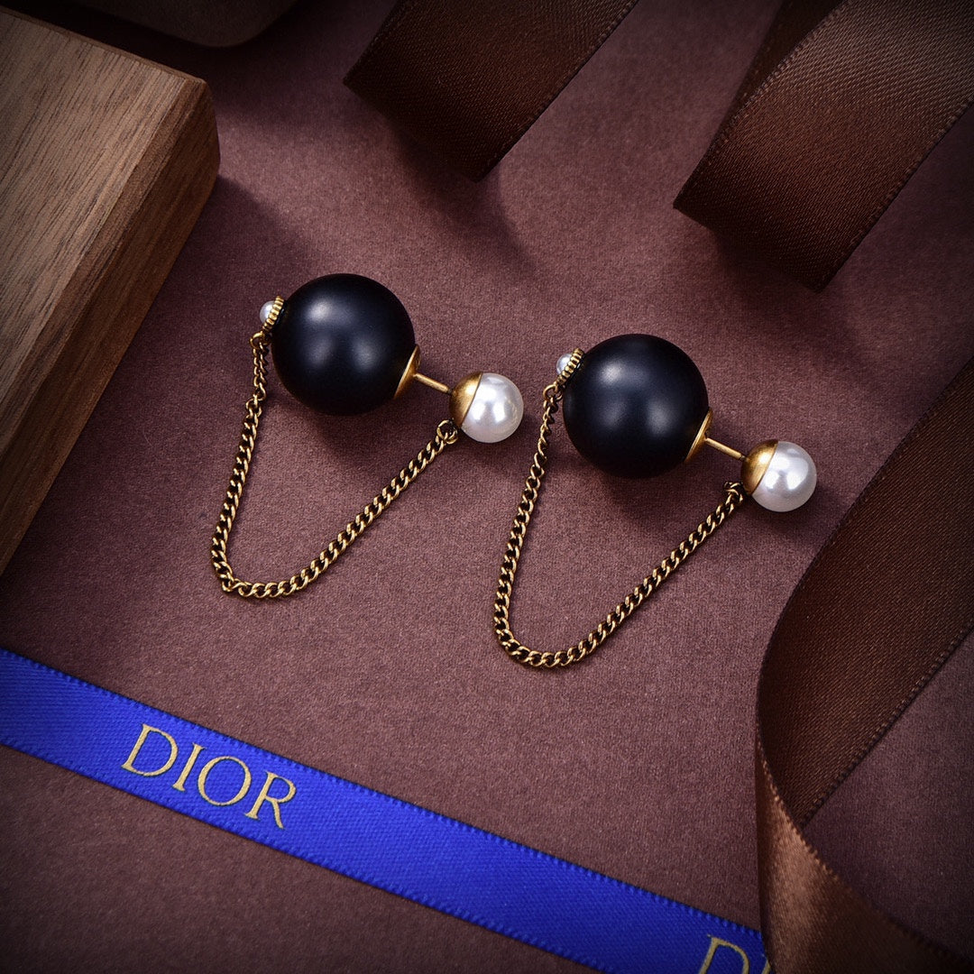 Dior Tribales Black Resin Pearl 18K Gold Earrings product image 5, provided for visual reference and product detail review