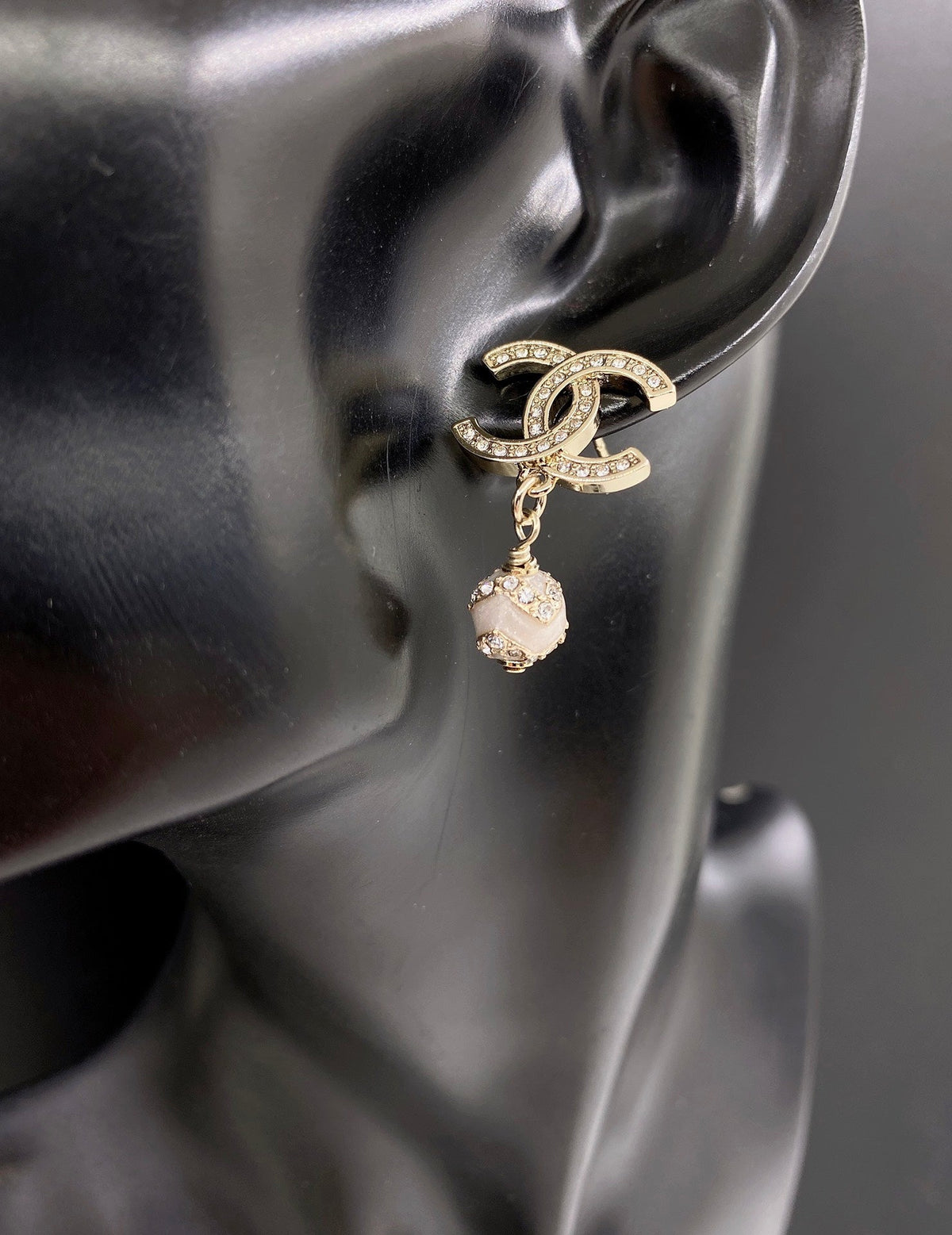 Chanel Pearl Pendant 18K Gold Earrings product image 3, provided for visual reference and product detail review