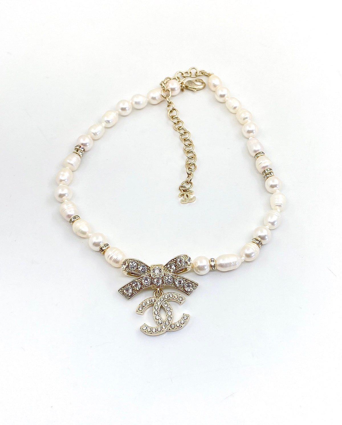 Chanel Bow Tie Diamonds 18K Gold Necklace product image 3, provided for visual reference and product detail review