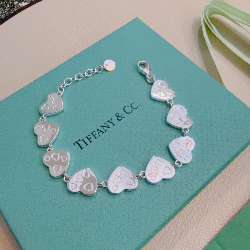 Tiffany Return to Blue Heart Tag 18K Gold Bracelet product image 3, provided for visual reference and product detail review