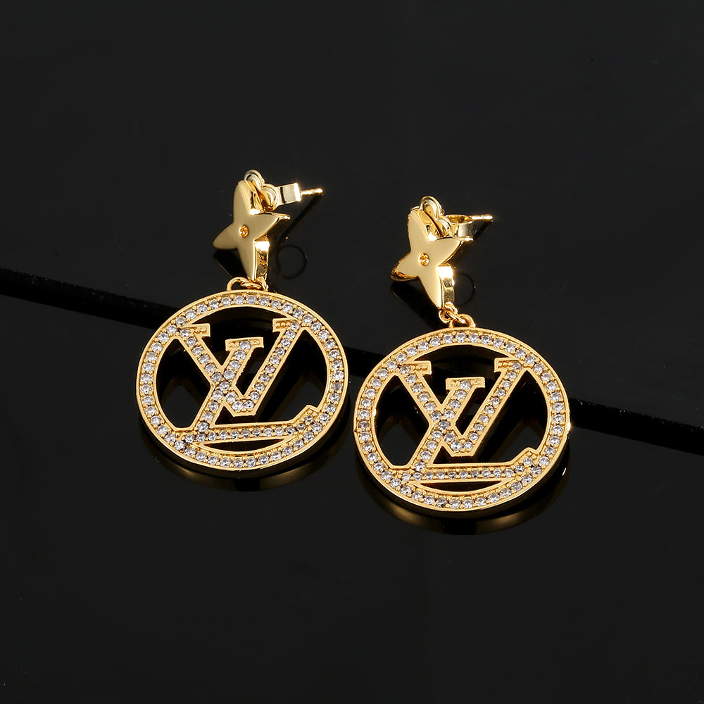 Louis Vuitton Star Pendant 18K Gold Earrings product image 1, provided for visual reference and product detail review