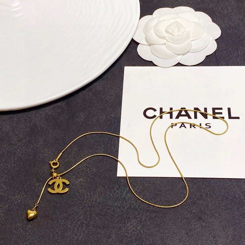 Chanel Heart Pendant Gold 18K Gold Necklace product image 1, provided for visual reference and product detail review