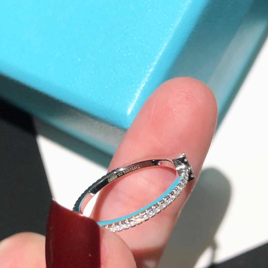 Tiffany Diamond Wire 18K Gold Ring product image 9, provided for visual reference and product detail review