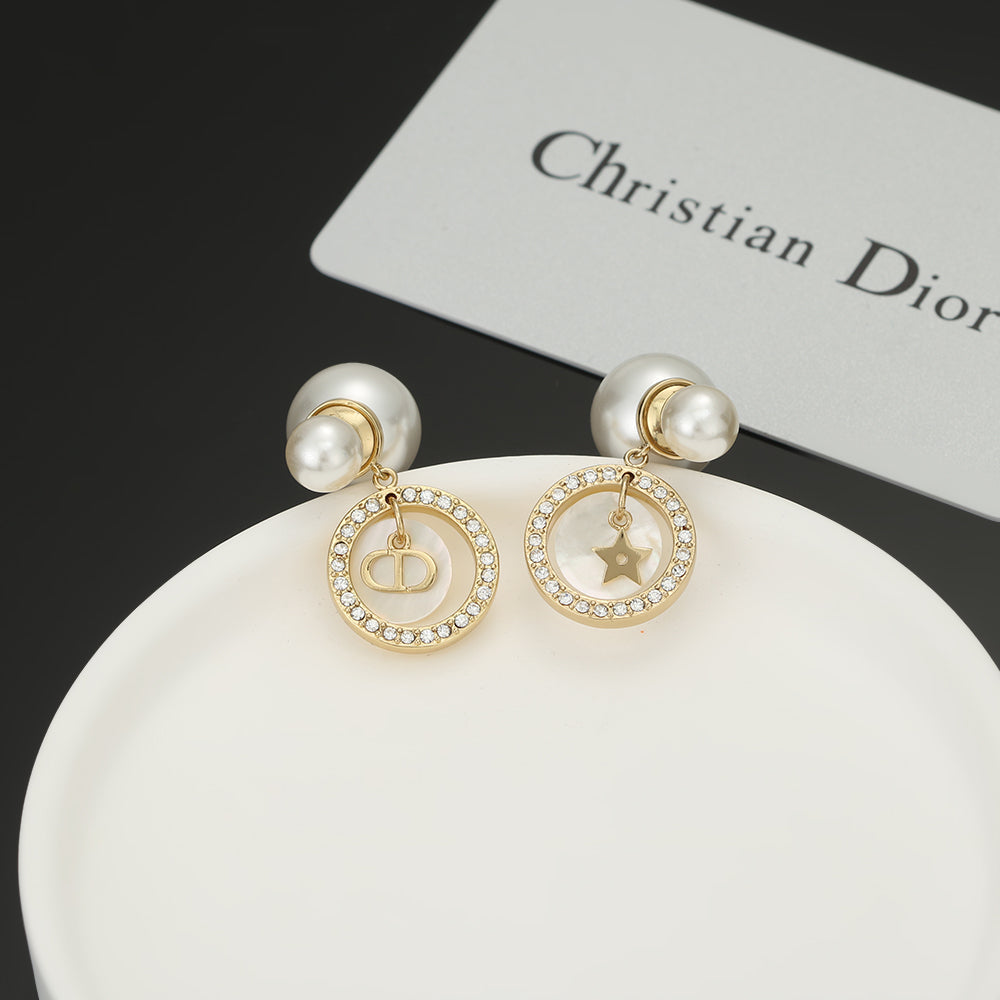 Dior Tribales Pearl 18K Gold Earrings product image 3, provided for visual reference and product detail review