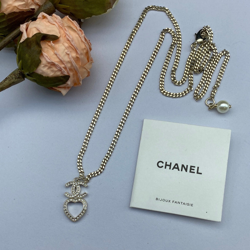 Chanel Heart Chain 18K Gold Necklace product image 6, provided for visual reference and product detail review