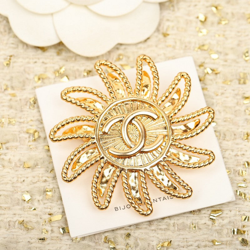 Chanel Sunflower 18K Gold Brooch product image 3, provided for visual reference and product detail review