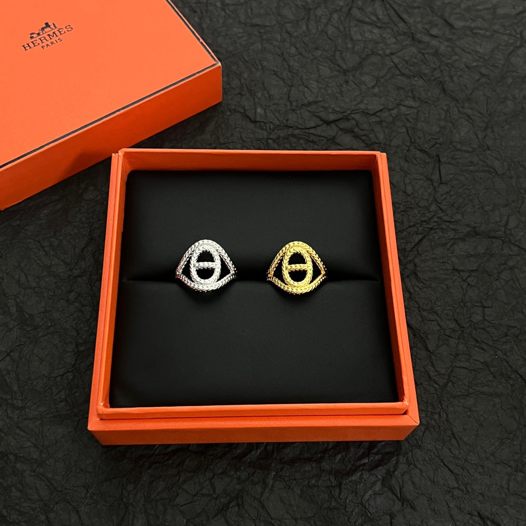 Hermes Chaine D'Ancre Danae Medium 18K Gold Ring product image 3, provided for visual reference and product detail review
