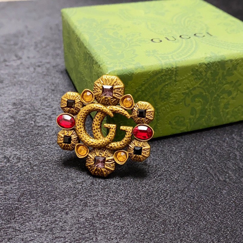 Gucci Double Flower Crystal 18K Gold Brooch product image 4, provided for visual reference and product detail review
