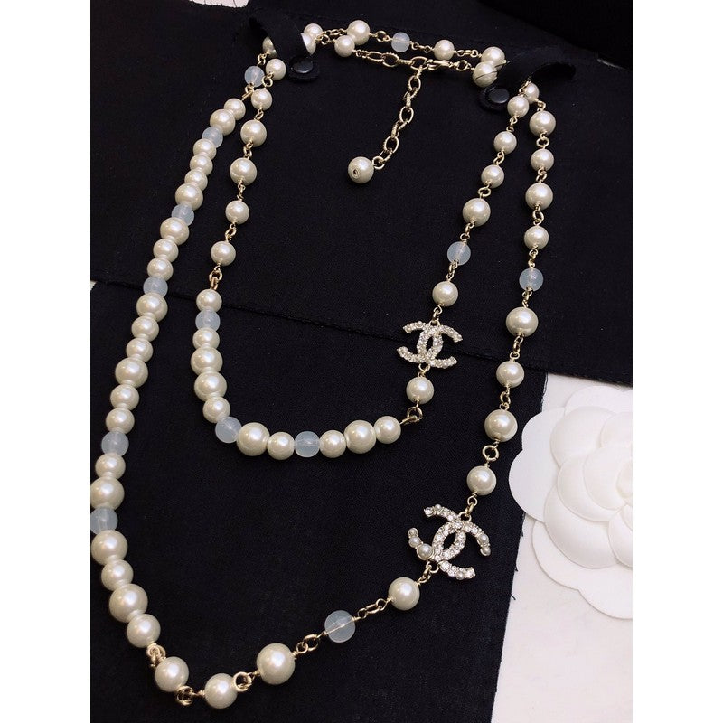 Chanel Long Pearl 18K Gold Necklace product image 4, provided for visual reference and product detail review