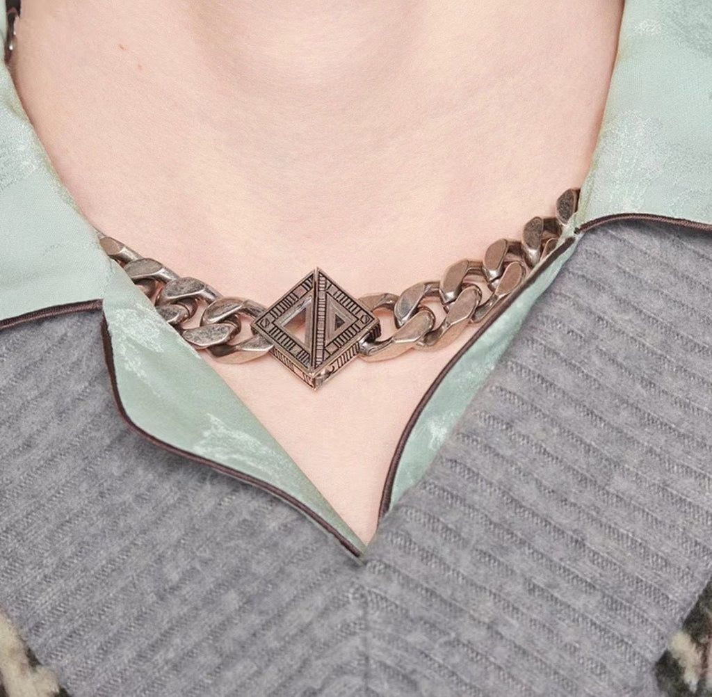 Dior Diamond Chain 18K Gold Necklace product image 7, provided for visual reference and product detail review