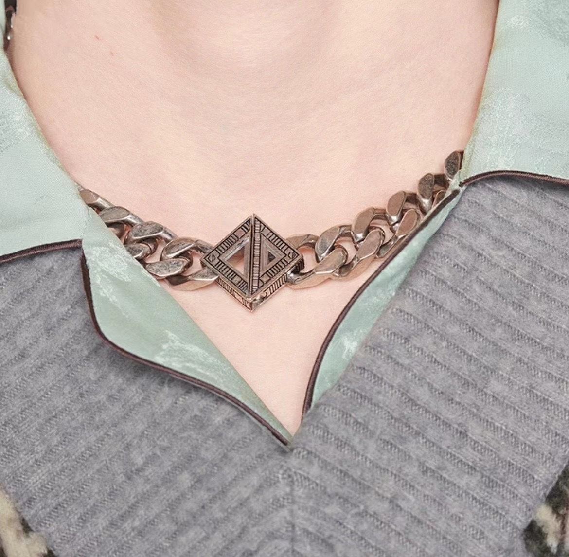 Dior Diamond Chain 18K Gold Necklace product image 7, provided for visual reference and product detail review