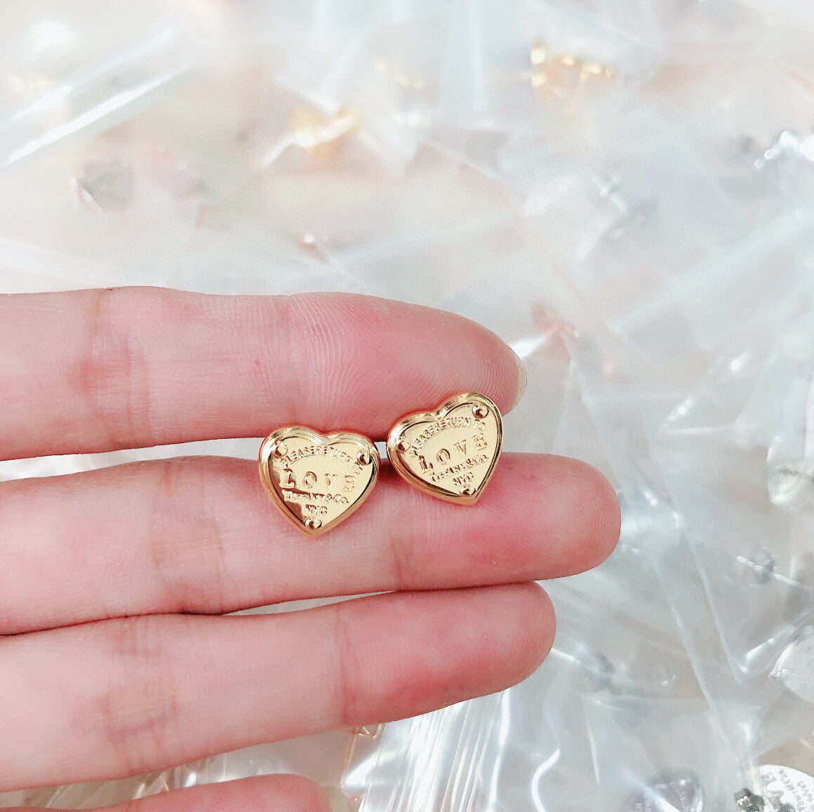 Tiffany Return to Love 18K Gold Earrings product image 7, provided for visual reference and product detail review