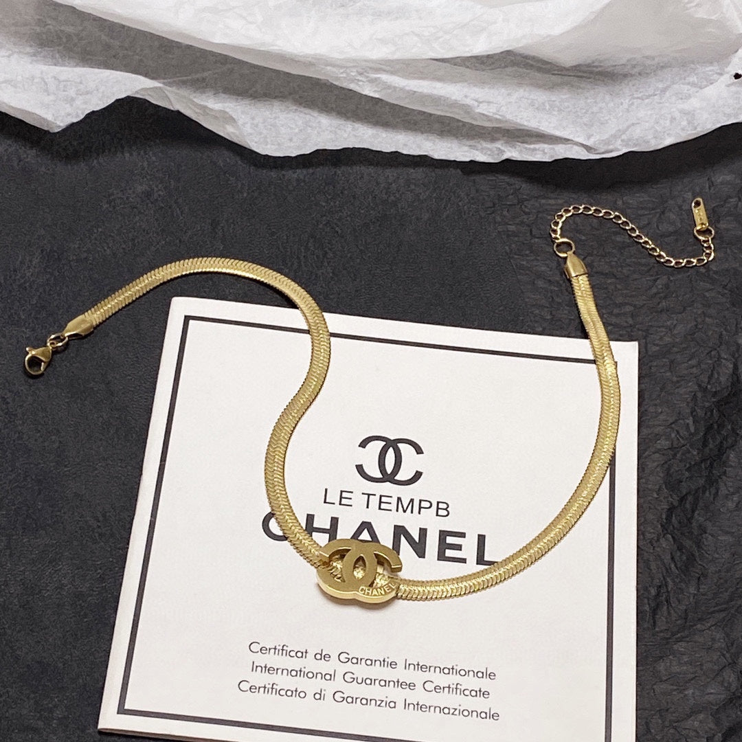 Chanel Gold Chain Choker 18K Gold Necklace product image 5, provided for visual reference and product detail review