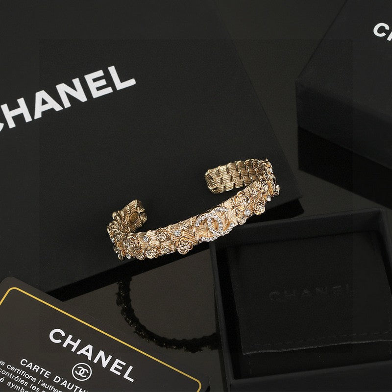 Chanel Flower Diamond Cuff 18K Gold Bracelet product image 4, provided for visual reference and product detail review