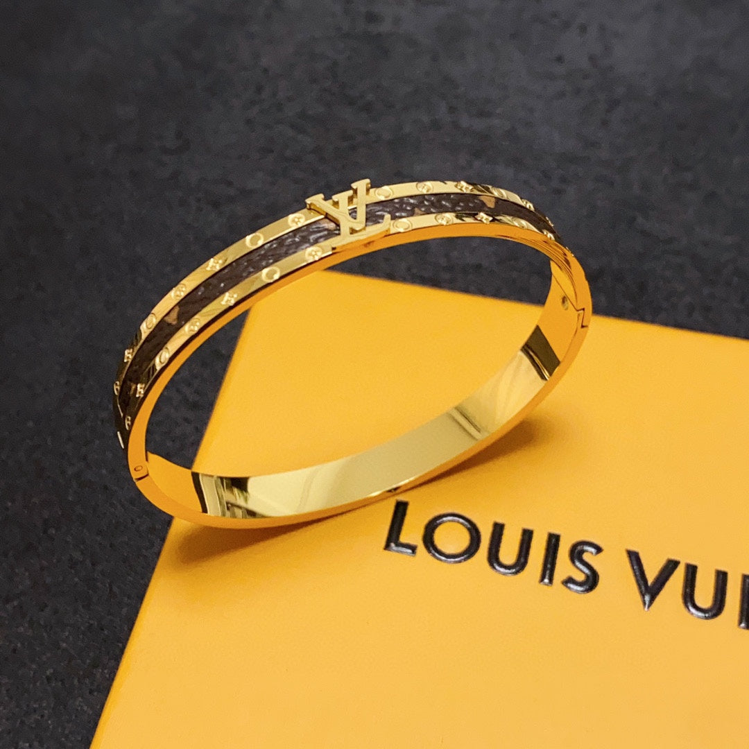 Louis Vuitton Leather Vintage 18K Gold Bracelet product image 4, provided for visual reference and product detail review