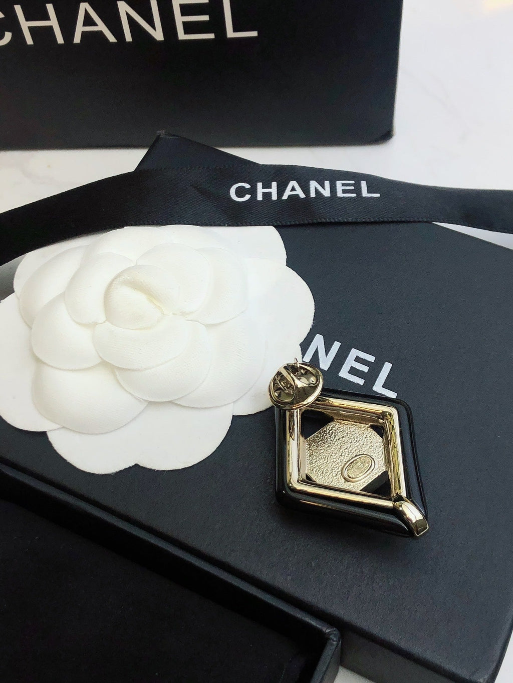 Chanel Rhombus 18K Gold Brooch product image 4, provided for visual reference and product detail review