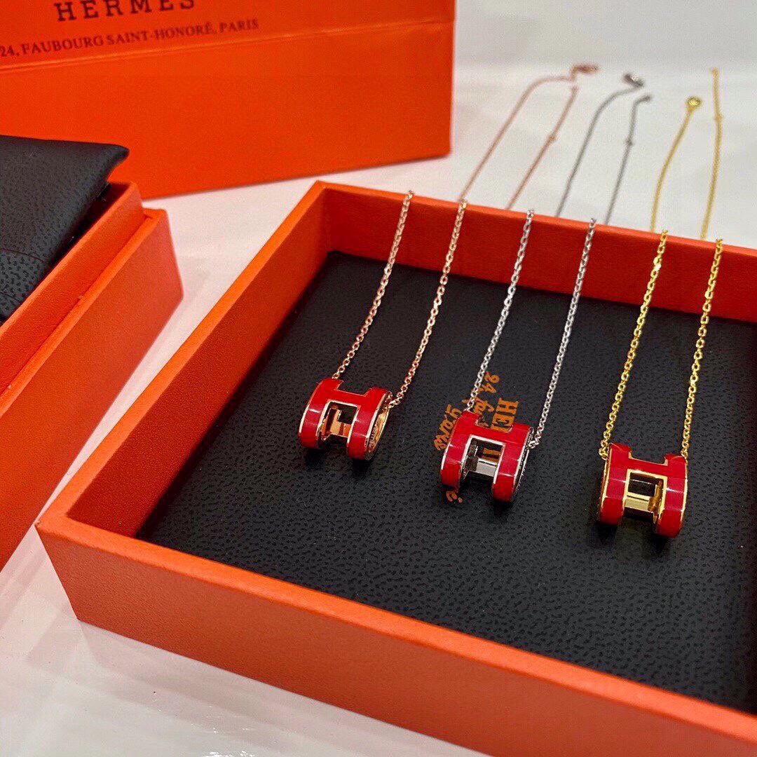 Hermes Mini Pop Red 18K Gold Necklace product image 5, provided for visual reference and product detail review