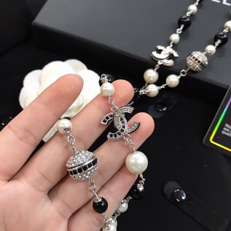 Chanel Long Black Pearl 18K Gold Necklace product image 5, provided for visual reference and product detail review