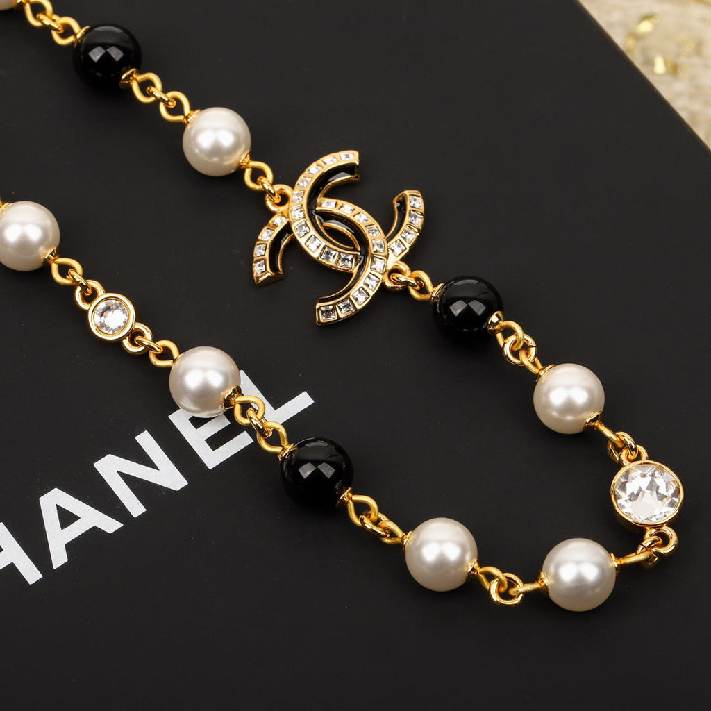 Chanel Black Pearls 18K Gold Necklace product image 2, provided for visual reference and product detail review