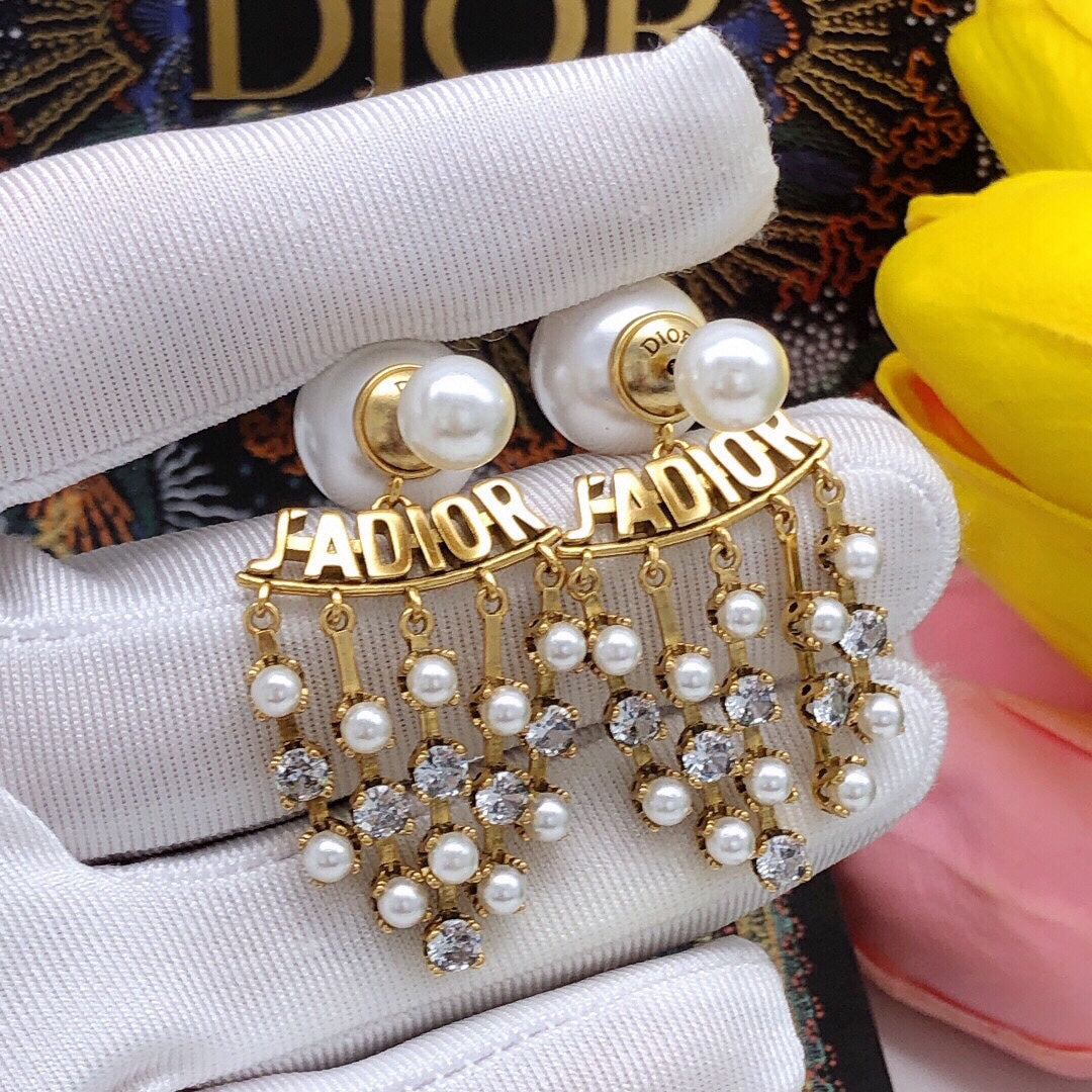 Dior J'Adior Pearl 18K Gold Earrings product image 3, provided for visual reference and product detail review
