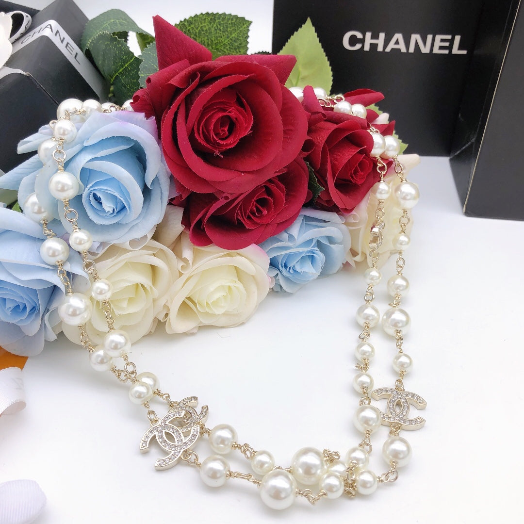 Chanel Long Pearls 18K Gold Necklace product image 3, provided for visual reference and product detail review