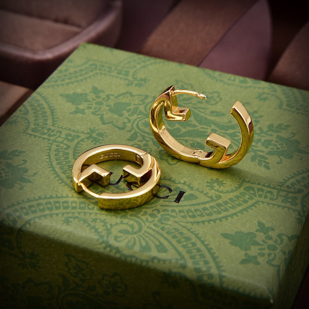 Gucci Double Hollow 18K Gold Earrings product image 3, provided for visual reference and product detail review