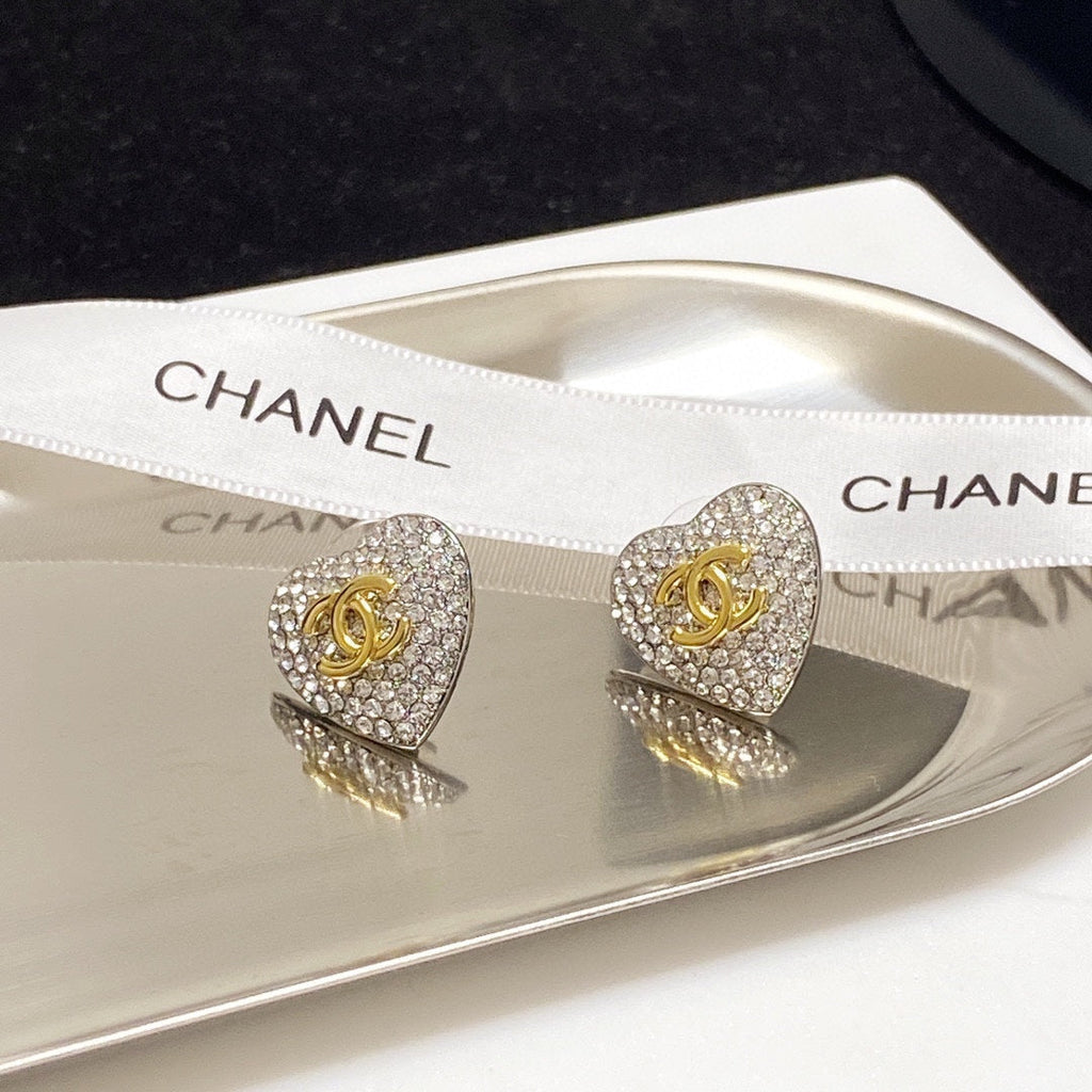 Chanel Heart Diamonds 18K Gold Earrings product image 5, provided for visual reference and product detail review