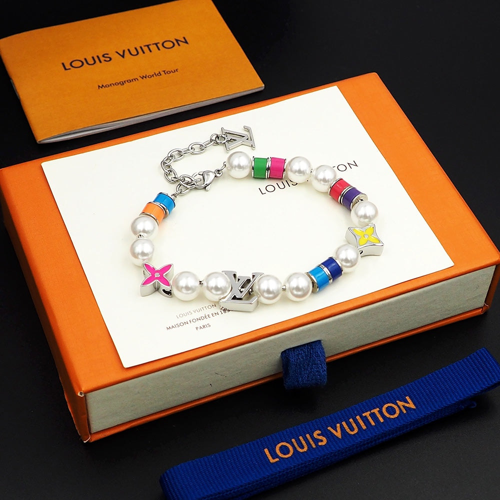 Louis Vuitton MNG Pearls Party 18K Gold Bracelet product image 4, provided for visual reference and product detail review