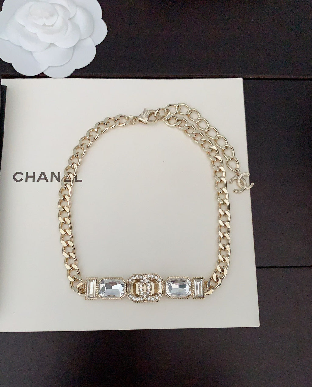 Chanel Pearls Crystals Vintage 18K Gold Necklace product image 3, provided for visual reference and product detail review