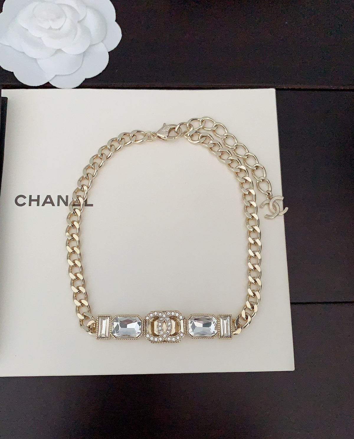 Chanel Pearls Crystals Vintage 18K Gold Necklace product image 3, provided for visual reference and product detail review