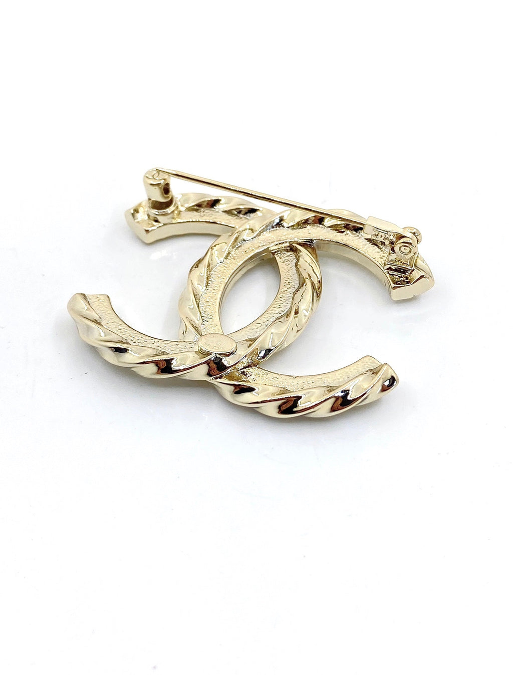 Chanel Diamonds 18K Gold Brooch product image 3, provided for visual reference and product detail review