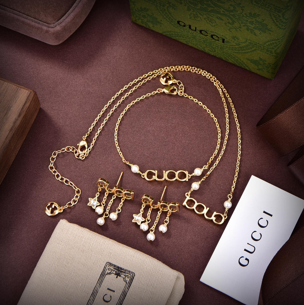 Gucci Double Script Pearl 18K Gold Earrings product image 3, provided for visual reference and product detail review