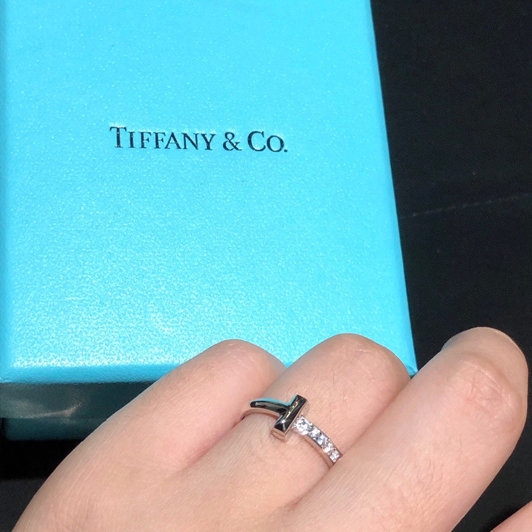 Tiffany T1 Diamond 18K Gold Ring product image 6, provided for visual reference and product detail review