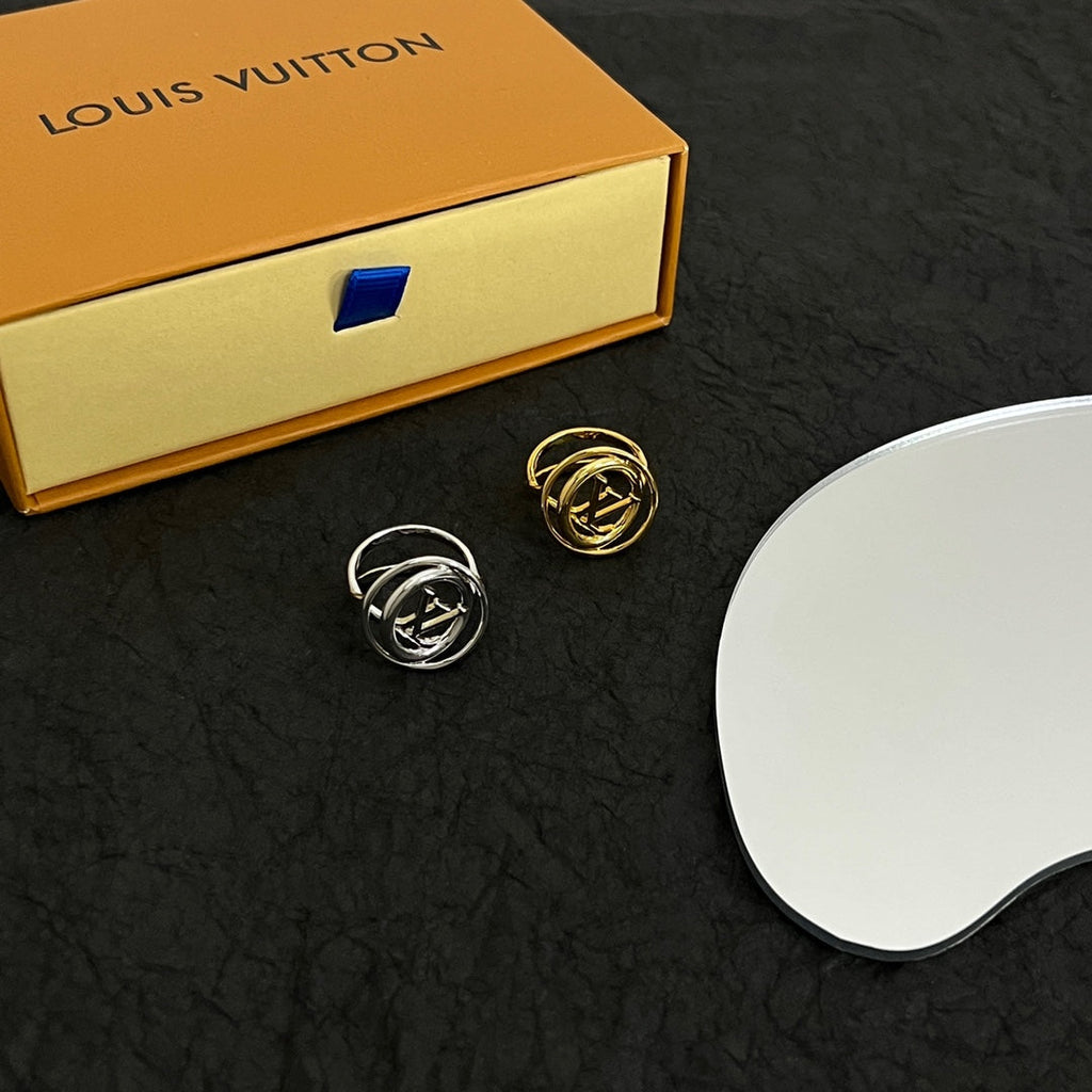 Louis Vuitton Stellar 18K Gold Ring product image 12, provided for visual reference and product detail review