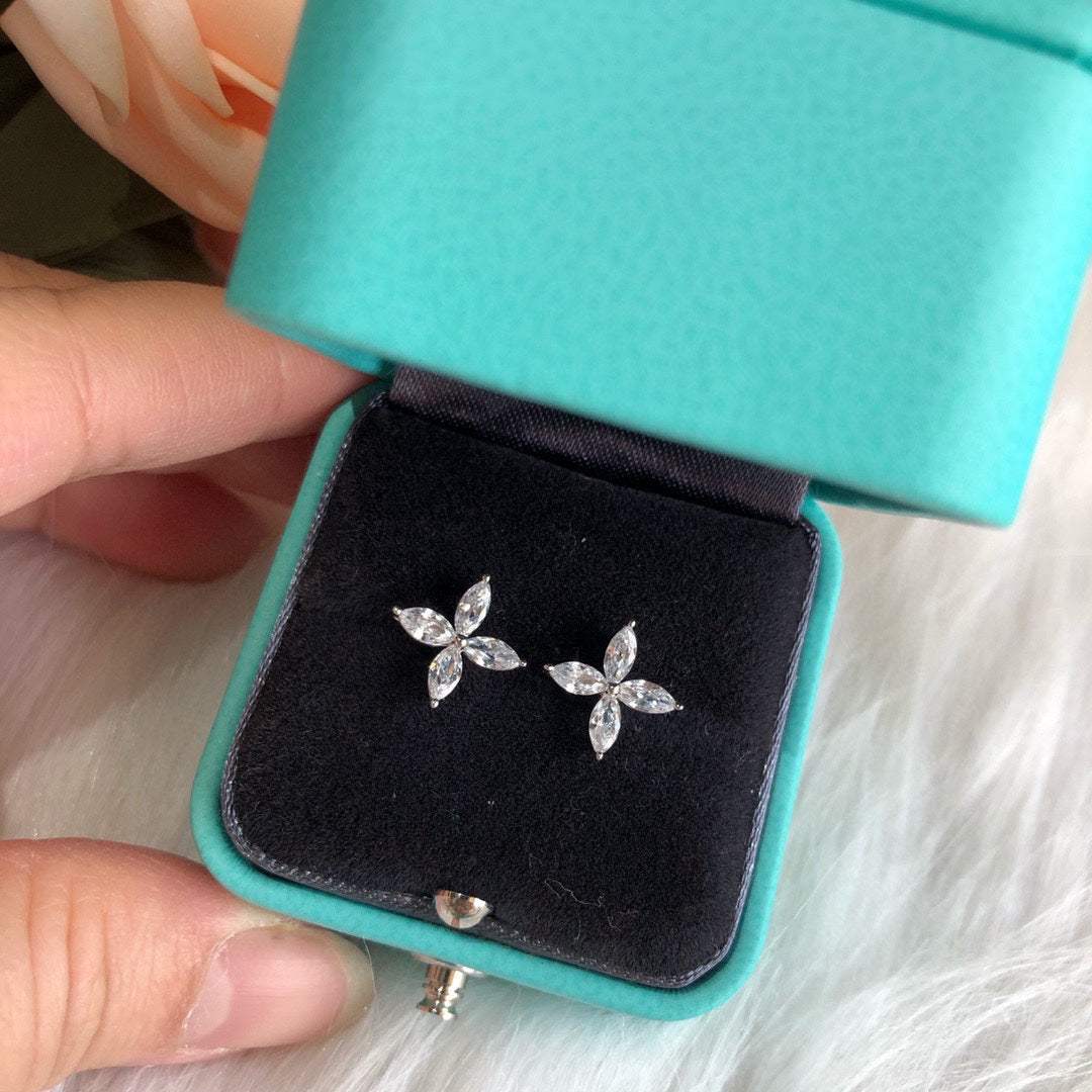 Tiffany Victoria 18K Gold Earrings product image 2, provided for visual reference and product detail review