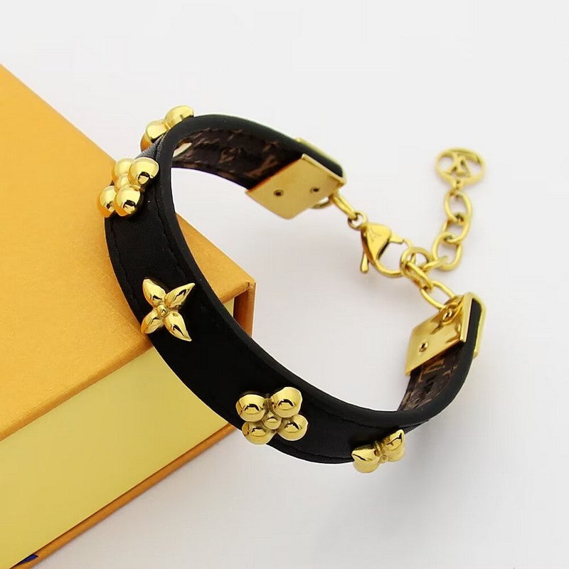 Louis Vuitton Fleurs Rivets 18K Gold Bracelet product image 3, provided for visual reference and product detail review