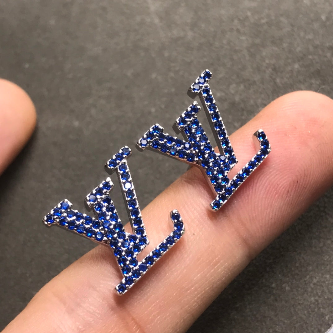 Louis Vuitton Iconic Aquamarine 18K Gold Earrings product image 4, provided for visual reference and product detail review
