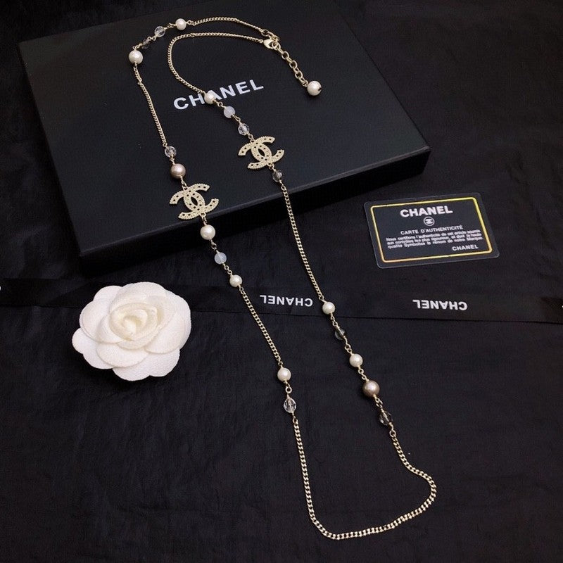 Chanel Long Pearl 18K Gold Necklace product image 4, provided for visual reference and product detail review