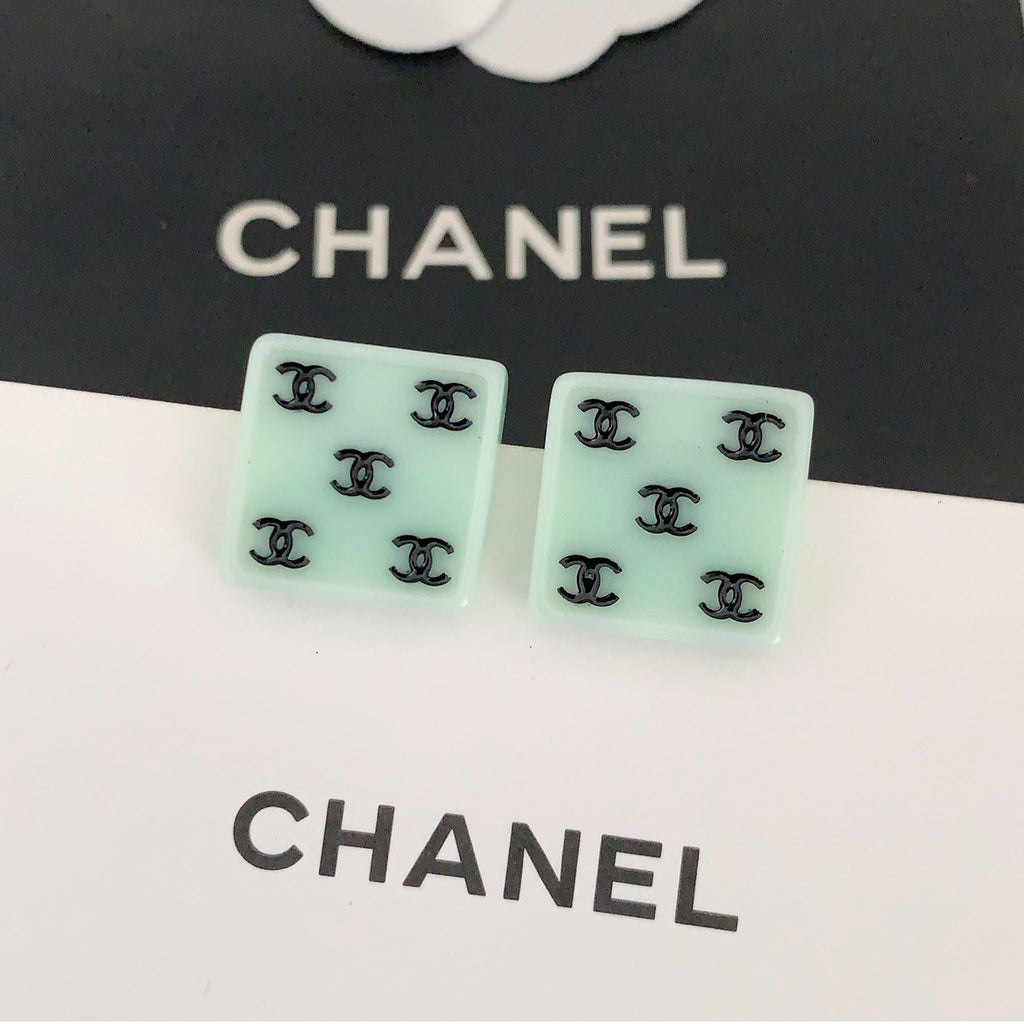 Chanel Green Resin 18K Gold Earrings product image 1, provided for visual reference and product detail review
