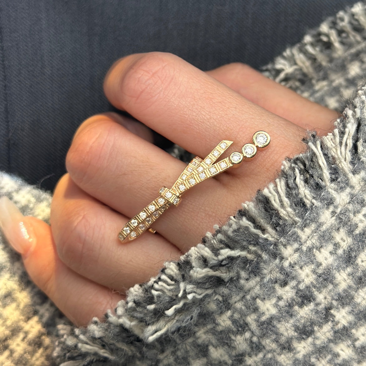 Chanel Ruban Diamonds 18K Gold Ring product image 3, provided for visual reference and product detail review
