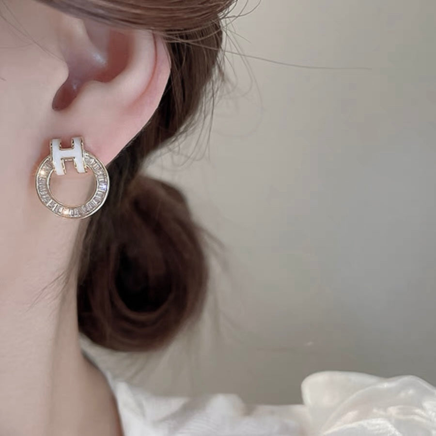 Hermes Clic Diamond 18K Gold Earrings product image 3, provided for visual reference and product detail review