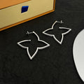 Louis Vuitton Debuts Blossom 18K Gold Earrings product image 1, provided for visual reference and product detail review