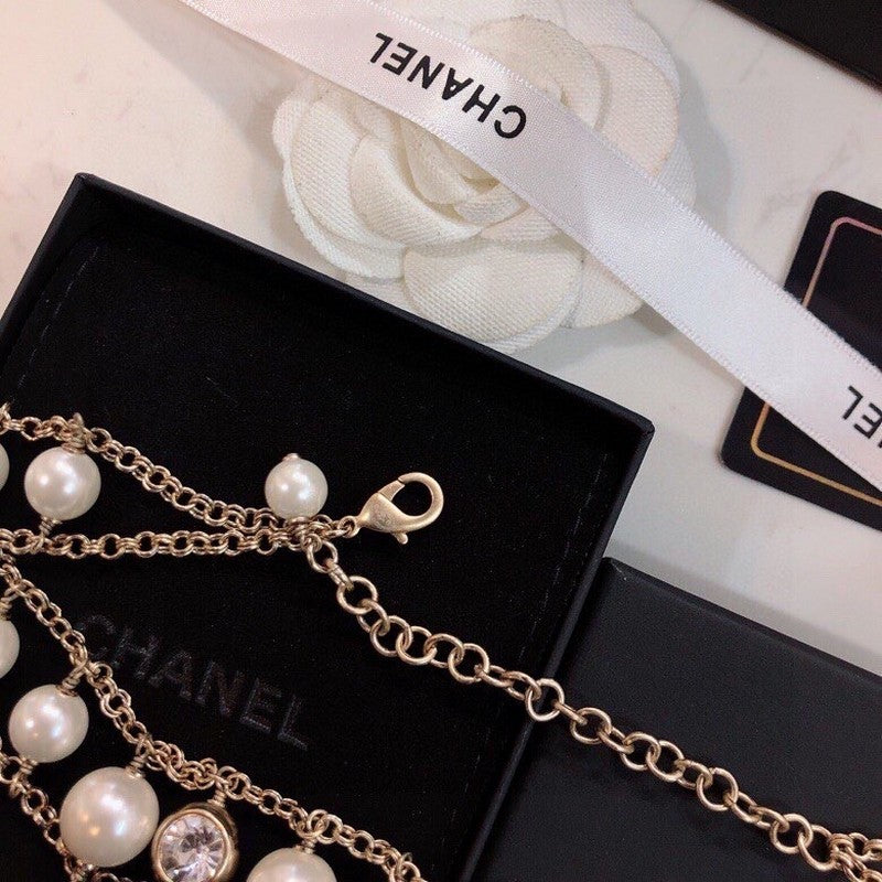 Chanel Pearl Choker Chain 18K Gold Necklace product image 4, provided for visual reference and product detail review